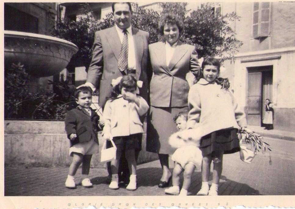 le jour des rameaux,mon oncle jean serra et ma tante cécile ,ma cousine sydney qui tient par la main mon frère marcel gimenez.jpg